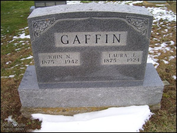 gaffin-john-laura-tomb-locust-grove-cem.jpg