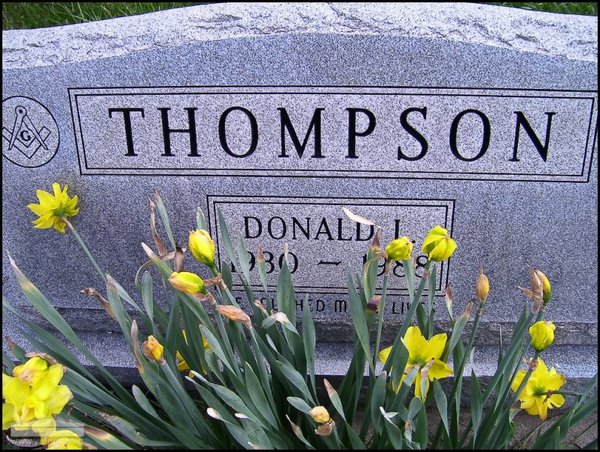 thompson-donald-tomb-mt-joy-cem.jpg