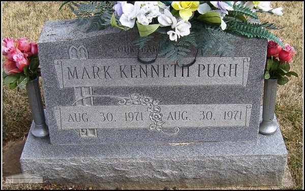 pugh-mark-kenneth-tomb-village-cem.jpg